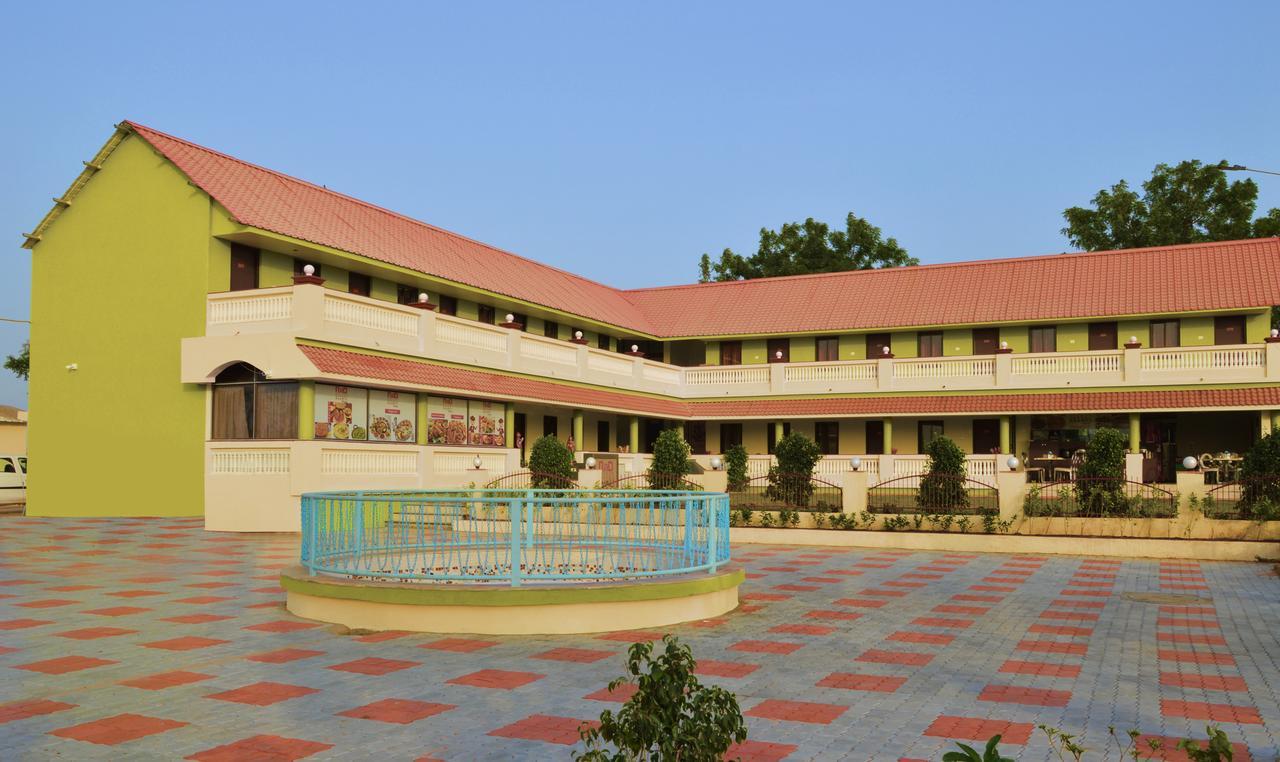 Saanvi Resort,Bhavnagar Koliyaak Exterior photo